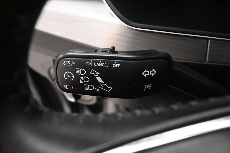 Škoda Superb 2,0 TDI 110kW DSG NAVIGACE Zár - fotka 23 z 30
