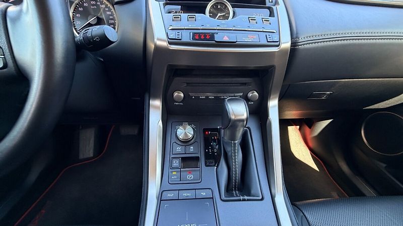 Lexus NX 300h 300H 2,5 HEV PRESTIEGE SAFETY - fotka 14 z 25