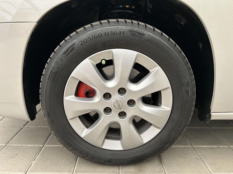 Opel Combo 1.5 CDTI Smile 7 Míst - fotka 9 z 29