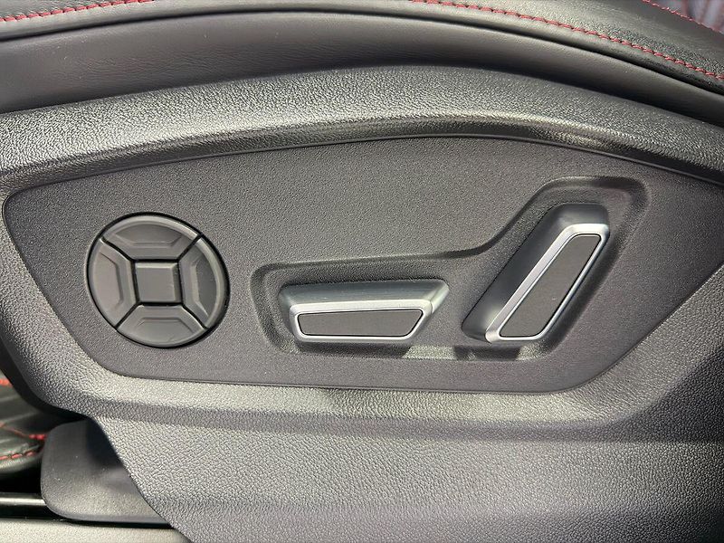 Audi Q8 55TFSi e QUATTRO S-LINE, B&O, - fotka 28 z 36
