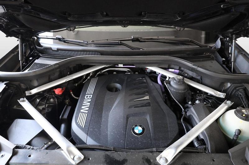 BMW X5 xDrive40i - fotka 12 z 34