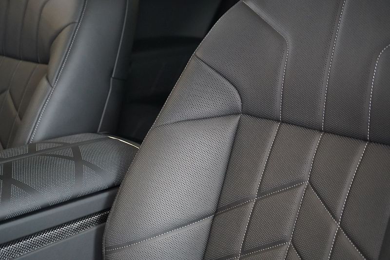 BMW Řada 7 750e xDrive,Televize,EL. dveře - fotka 20 z 50
