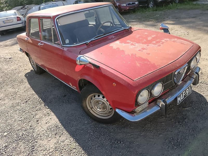 Alfa Romeo Ostatní (1973) Berlina 2000 - fotka 2 z 16