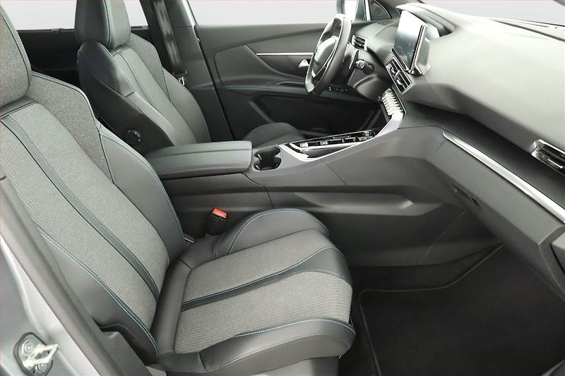 Peugeot 5008 (2024) Allure 1.5 BlueHDi - fotka 7 z 17