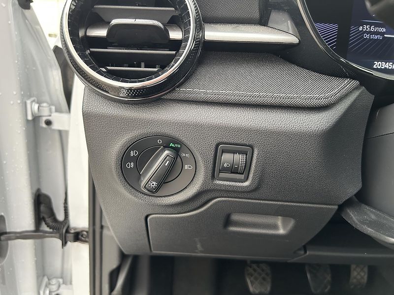 Škoda Fabia 1.0 TSI Top selection - fotka 13 z 24