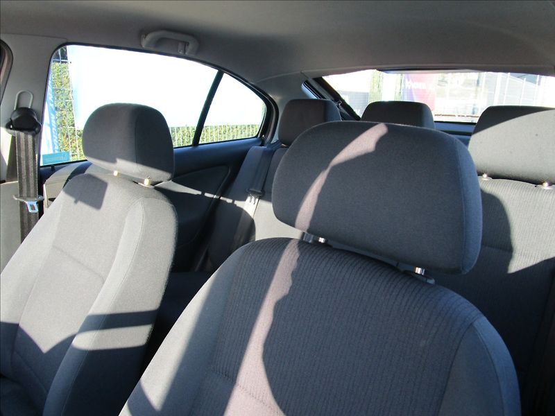 Škoda Octavia 1.6MPi 75kW Tour, klima, 2. ma - fotka 13 z 37