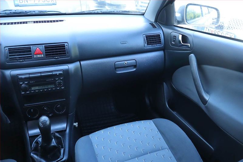Škoda Octavia (2009) 1.6, po STK, levný provoz - fotka 8 z 18