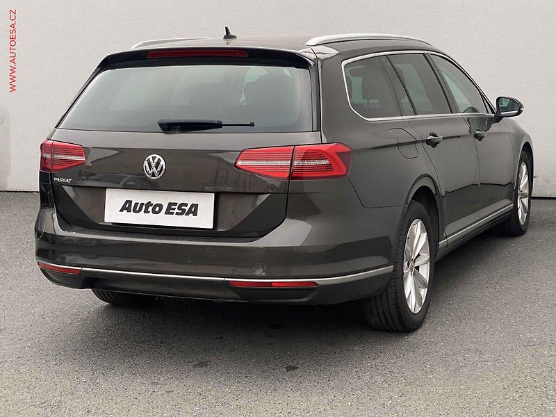 Volkswagen Passat (2018) 2.0 TDi, ČR, Highline, DSG - fotka 4 z 16