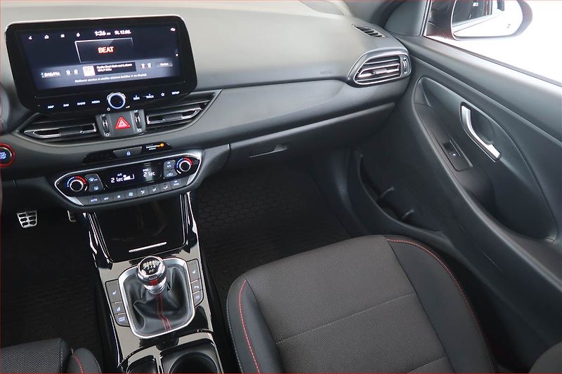 Hyundai i30 (2024) N-Line 1.5 T-GDI MHEV 48V - fotka 8 z 12