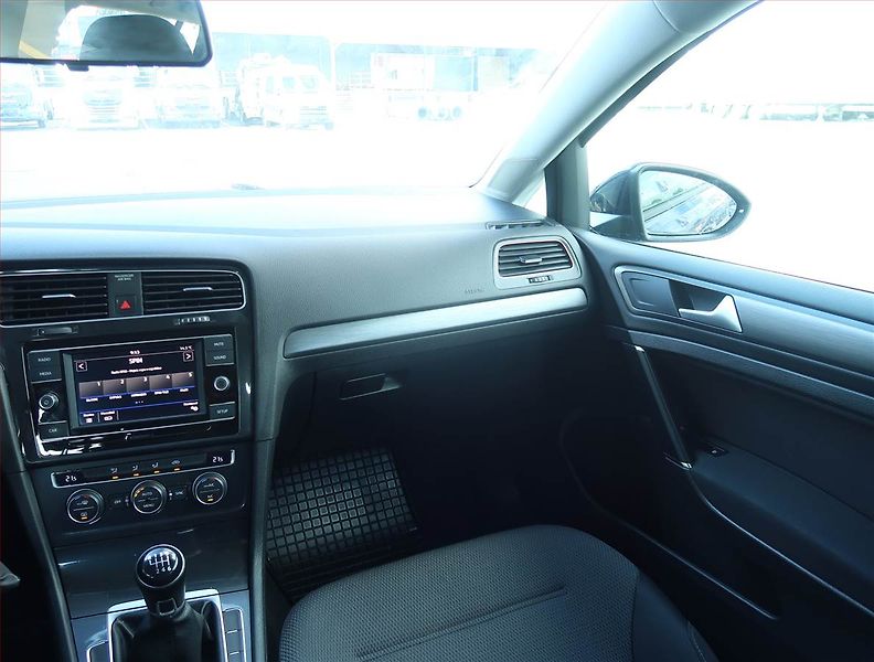 Volkswagen Golf (2019) 1.5 TSI, Tempomat - fotka 8 z 18