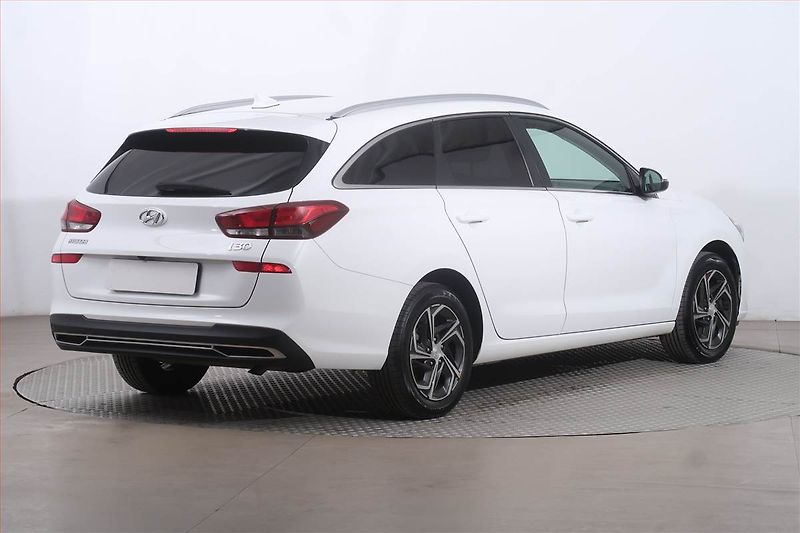 Hyundai i30 (2023) 1.5 DPI, Tempomat - fotka 5 z 20
