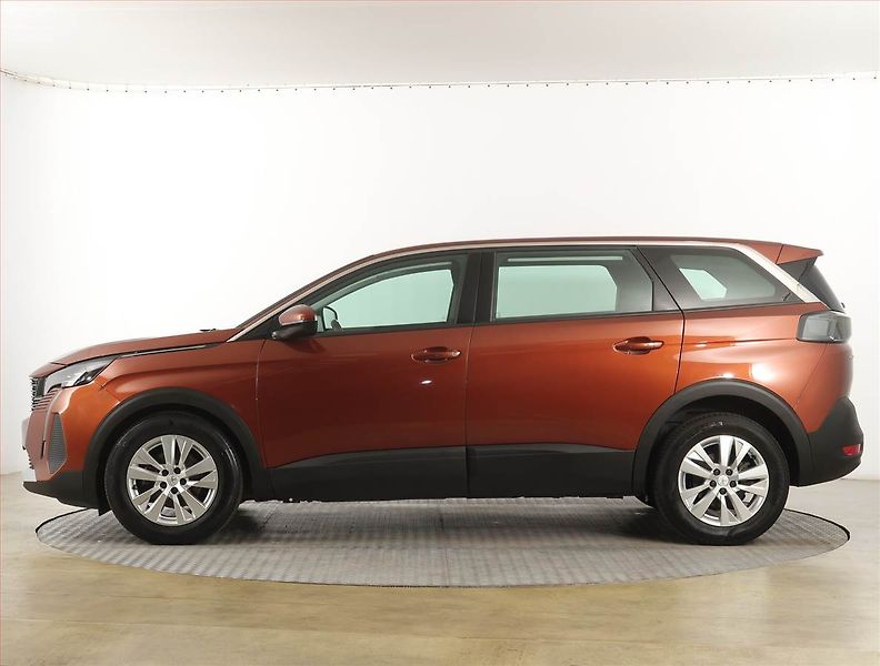 Peugeot 5008 (2021) Active PureTech 130, 7 míst - fotka 3 z 22