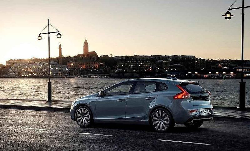 Volvo V40.