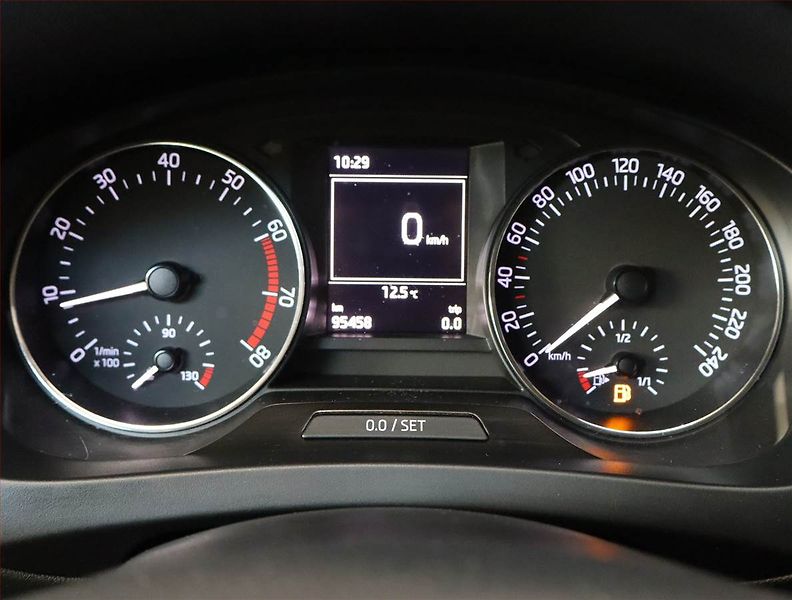 Škoda Rapid (2015) Ambition 1.2 TSI - fotka 11 z 18