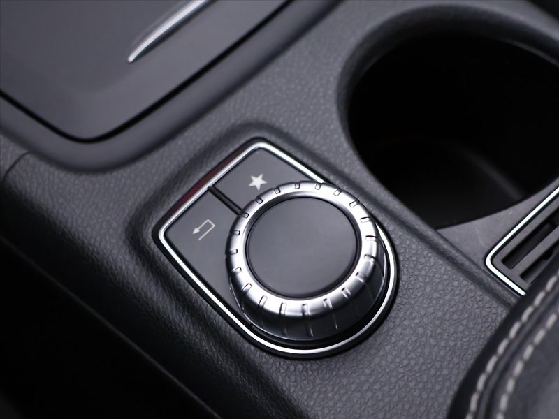Mercedes-Benz CLA 2,0 250 155kW 4Matic Xenon - fotka 30 z 39