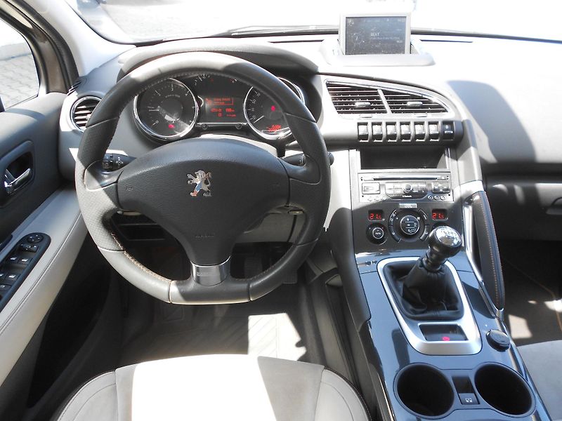 Peugeot 3008 2,0HDi NAPAPIJRI ČR MAN6 - fotka 6 z 13