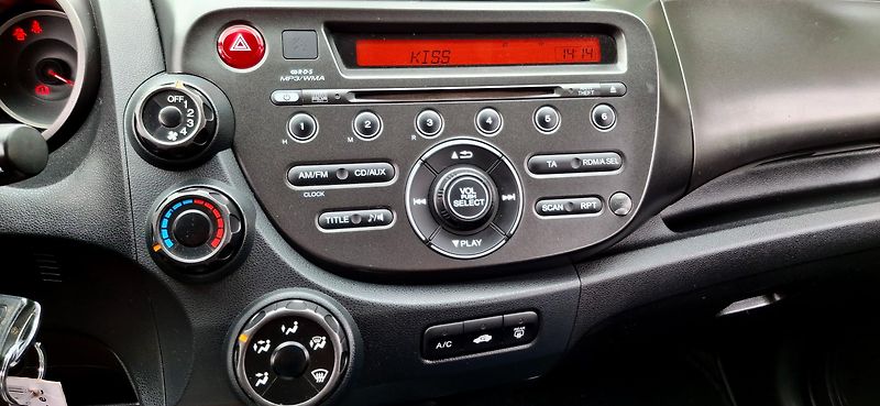 Honda Jazz 1.2 VTEC 66 kw - fotka 27 z 42