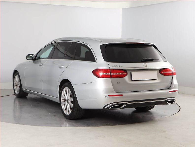 Mercedes-Benz Třídy E (2017) E 220 d, Automat, Kůže, Navi - fotka 4 z 26