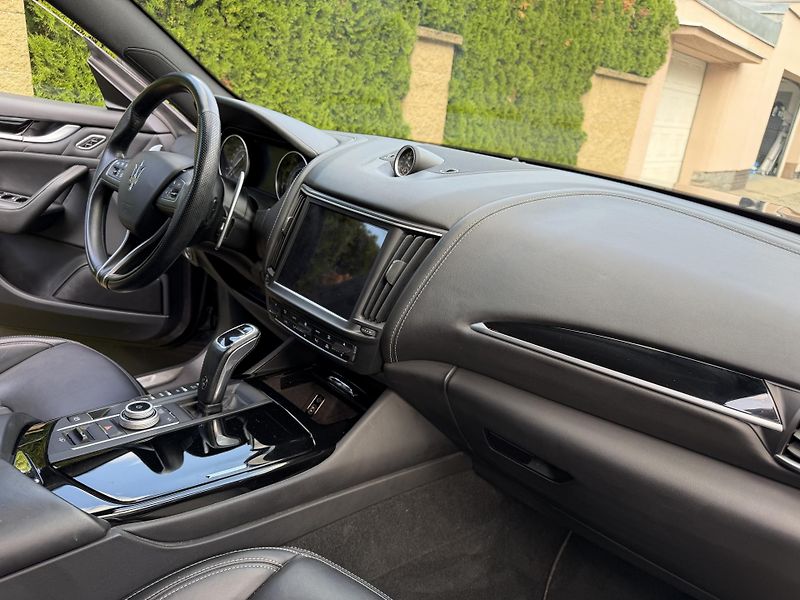 Maserati Levante (2023) 430PS- MODENA-S-TOP-SKLADEM- - fotka 16 z 27