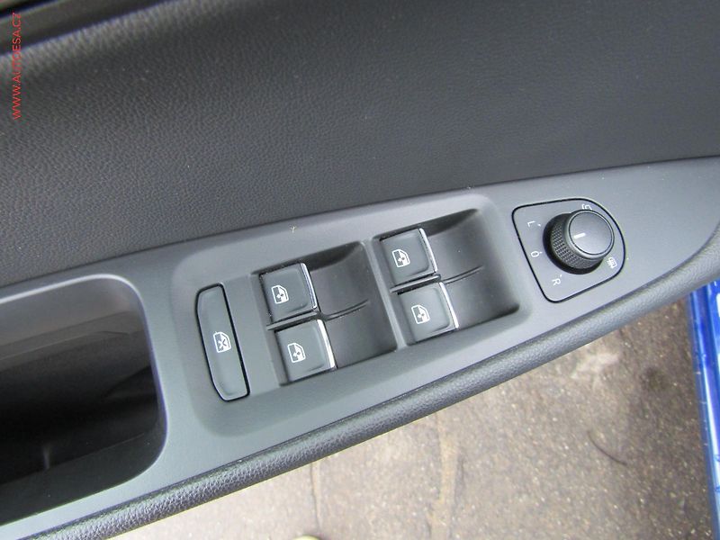 Seat Leon (2020) 1.5TSi, ČR, Bixenon, AC - fotka 12 z 17