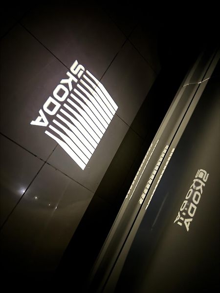 Škoda Enyaq (2025) RS 4x4 82 ČR ZÁRUKA 1 MAJITEL - fotka 15 z 35