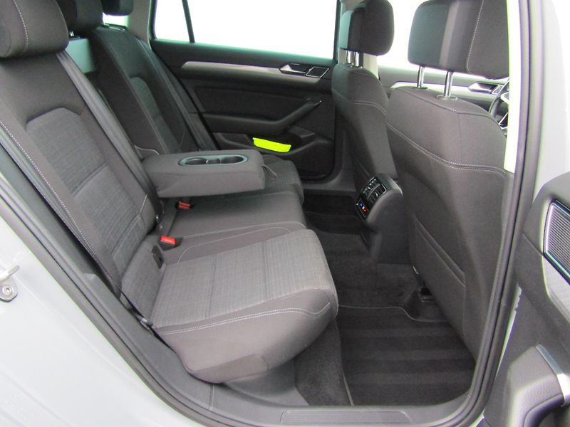 Volkswagen Passat Business 2.0 TDI 110KW DSG Var - fotka 27 z 30