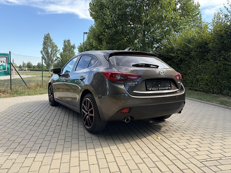 Mazda 3 2.0 121kw Center-Line - fotka 8 z 30