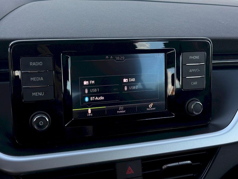 Škoda Kamiq (2022) 1.0 TSI 81 kW Ambition Plus - fotka 12 z 21