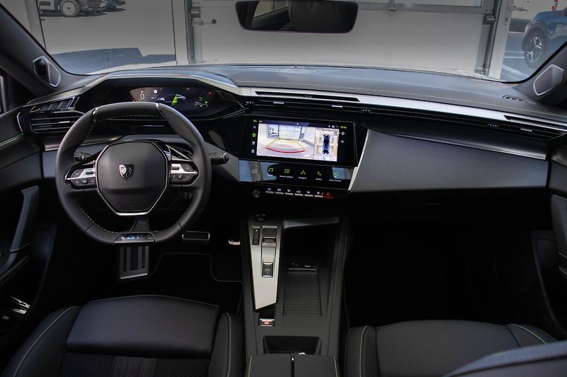 Peugeot 408 GT Hybrid 145 e-DCS6 - fotka 10 z 16