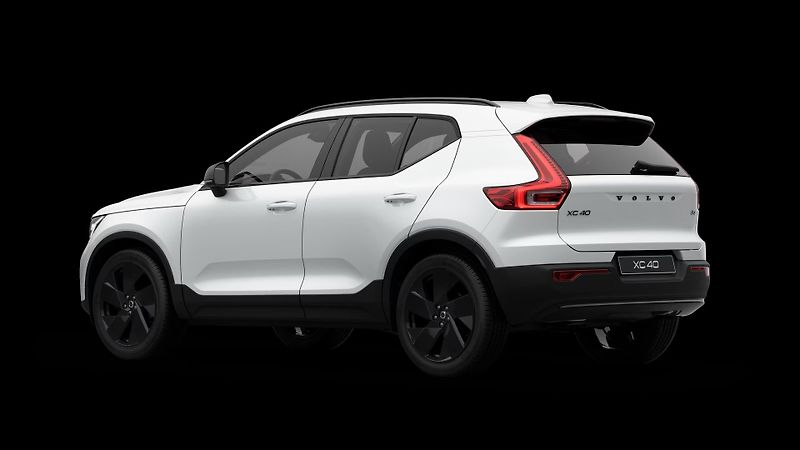 Volvo XC40 (2026) PLUS BLACK EDITION, B4 FWD, 14 - fotka 6 z 6