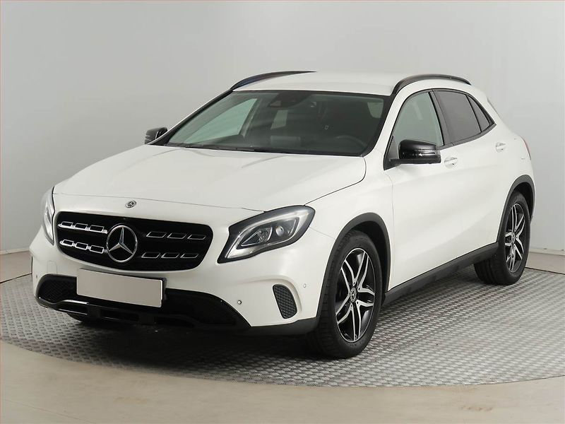 Mercedes-Benz GLA (2018) Urban 220 4MATIC - fotka 2 z 19