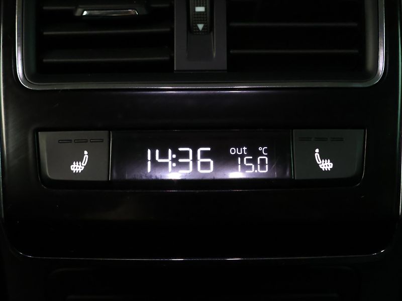 Škoda Superb 2,0 TDI DSG CZ L&K 1.Maj DPH - fotka 25 z 33