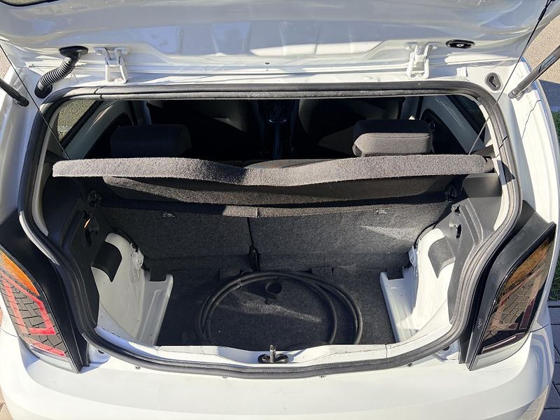 Volkswagen e-up! 64kW KAMERA SOH 84% - fotka 30 z 36