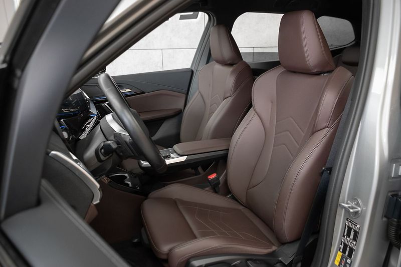 BMW iX1 xDrive30 REZERVACE - fotka 11 z 47