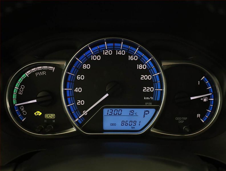 Toyota Yaris (2015) 1.5 Hybrid, Automat - fotka 9 z 18