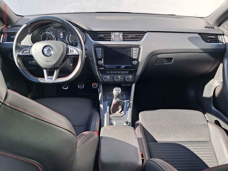 Škoda Octavia (2015) 2.0 TSi, RS, TZ, park.asist - fotka 8 z 20