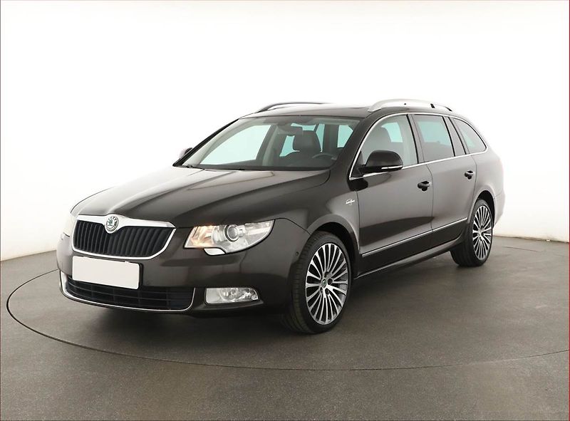 Škoda Superb (2012) Laurin&Klement 3.6 FSI V6 - fotka 2 z 18
