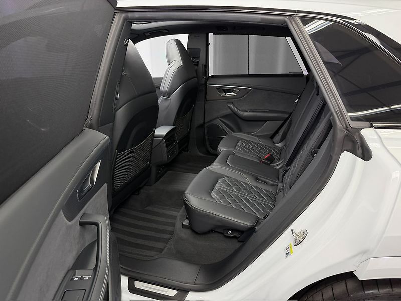 Audi Q8 60TFSI e QUATTRO, MASÁŽE, B&O - fotka 12 z 31