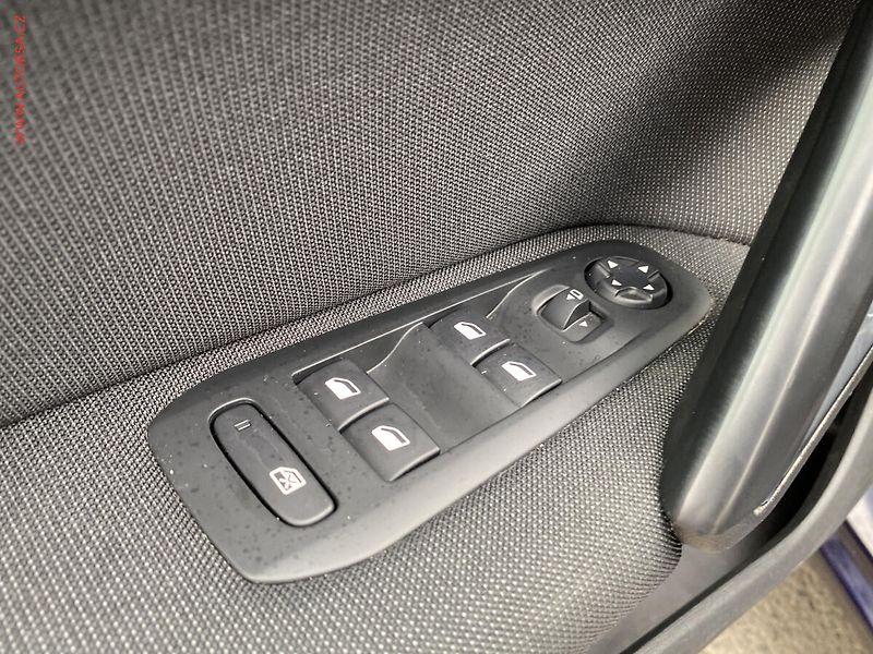 Peugeot 308 (2019) 1.2PT, Allure, AT, navi, TZ - fotka 13 z 18
