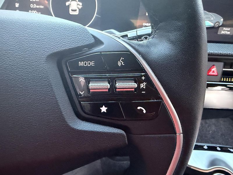Kia EV6 (2023) PREMIUM-PLUS-AWD-SOH 96%-TOP - fotka 30 z 32