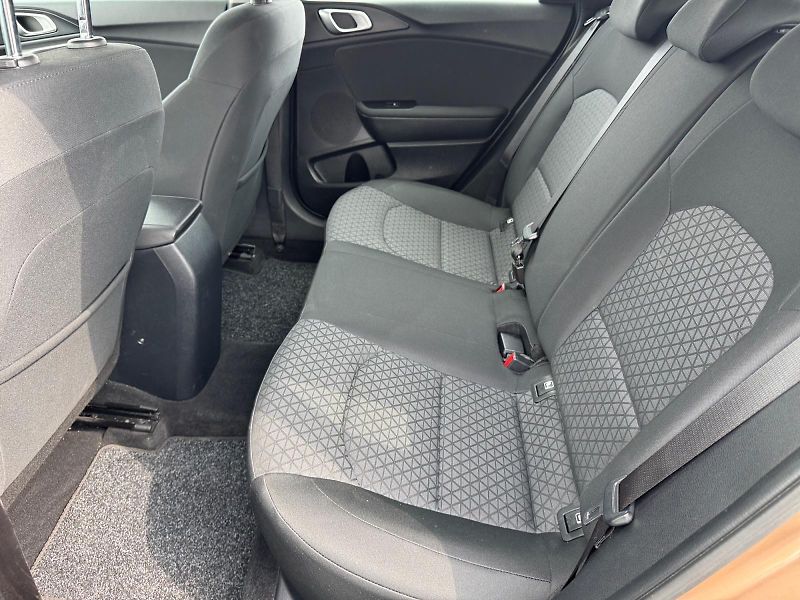Kia Ceed (2023) SPIN 1.5T-GDI 118kW CZ DPH - fotka 8 z 11