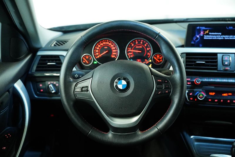 BMW Řada 3 - fotka 14 z 25