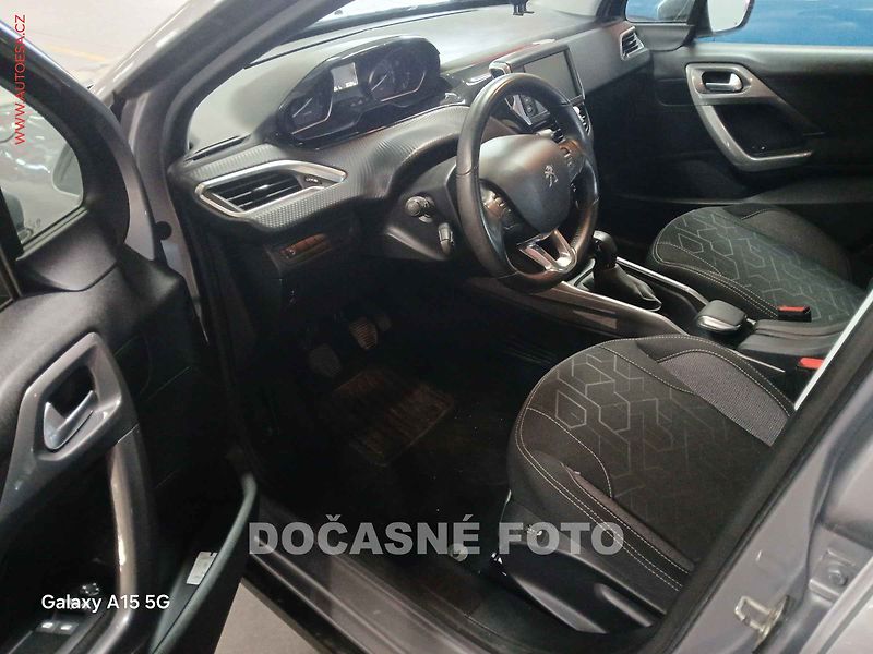Peugeot 2008 (2018) 1.2 PT, ČR, autoAC - fotka 3 z 3