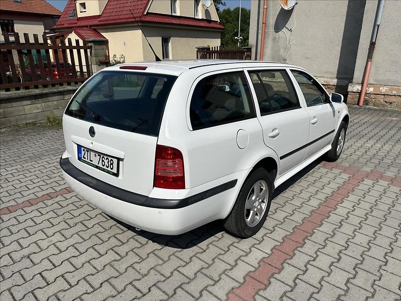 Škoda Octavia 1,9 TDI Elegance - fotka 3 z 17