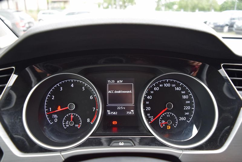 Volkswagen Touran (2018) 1.4TSI 110kw CLBMT 7MÍST NAVI - fotka 32 z 49