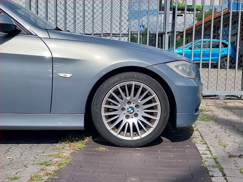 BMW Řada 3 (2005) 325 i, Xenony, Park. senzory - fotka 15 z 16