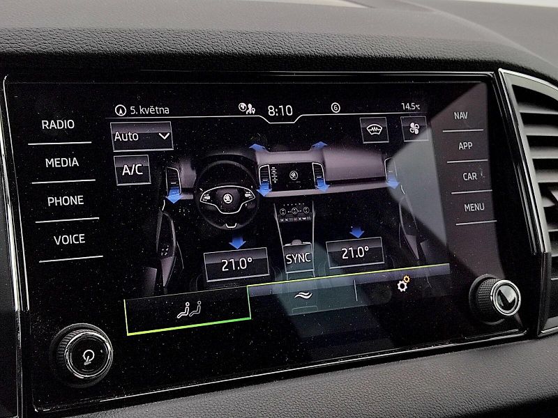 Škoda Karoq (2022) Ambition 1,5 Tsi DSG - fotka 13 z 35