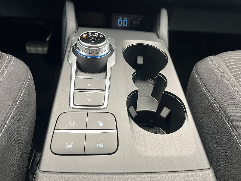 Ford Kuga 2.5 Duratec HEV 4x4 TITANIUM - fotka 32 z 63