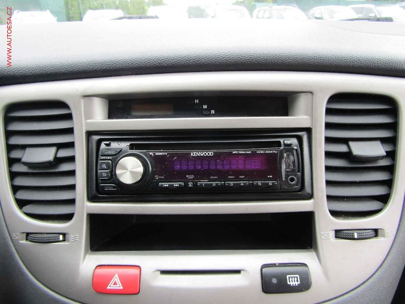 Kia Rio (2007) 1.6i, servis.kniha, AC - fotka 15 z 16