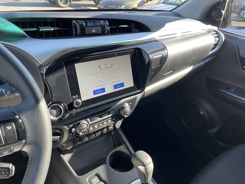 Toyota Hilux 2.8D Executive ODBĚR 3/2027 - fotka 16 z 28